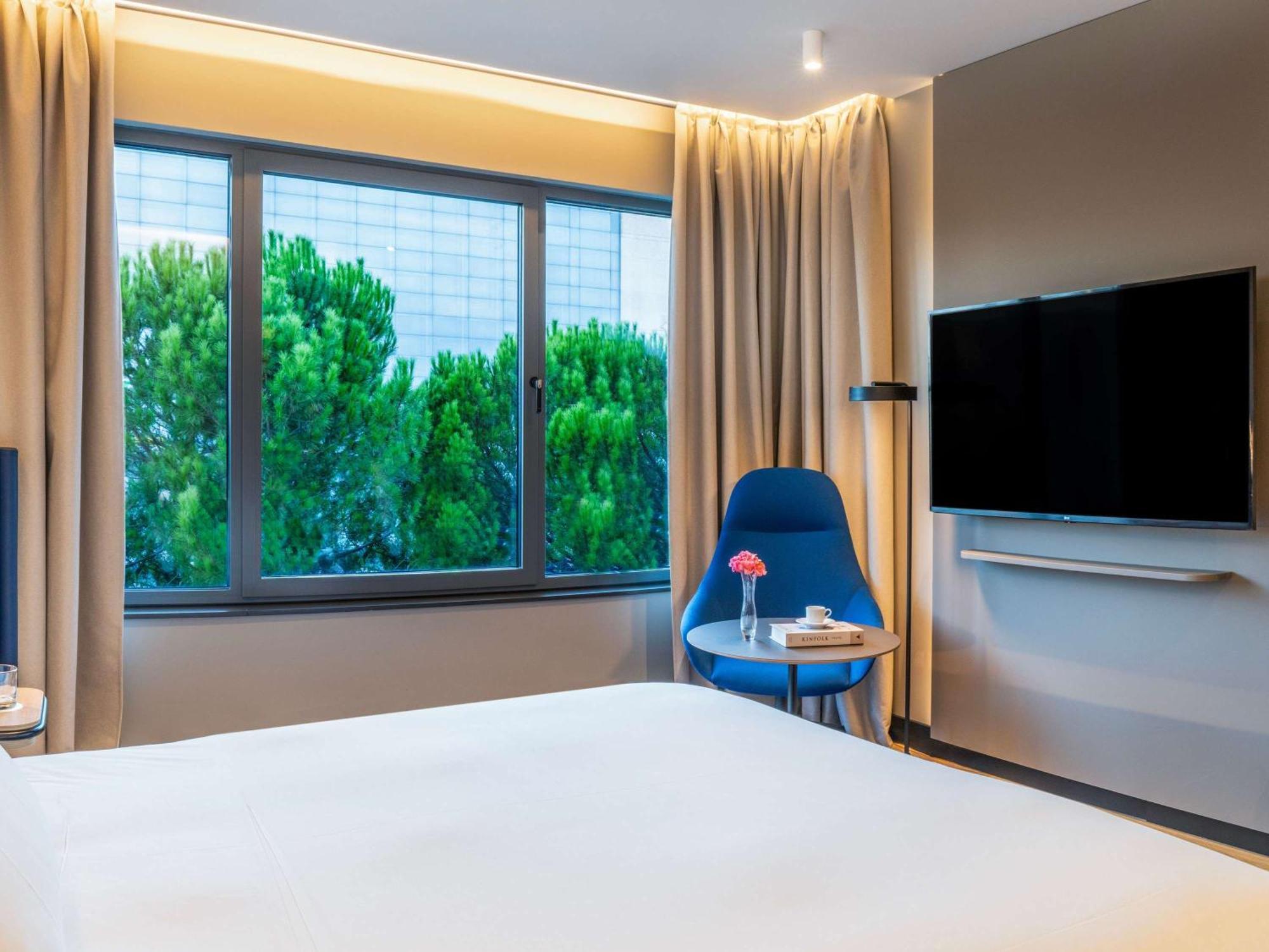 Pullman Madrid Airport & Feria Hotel Exterior foto