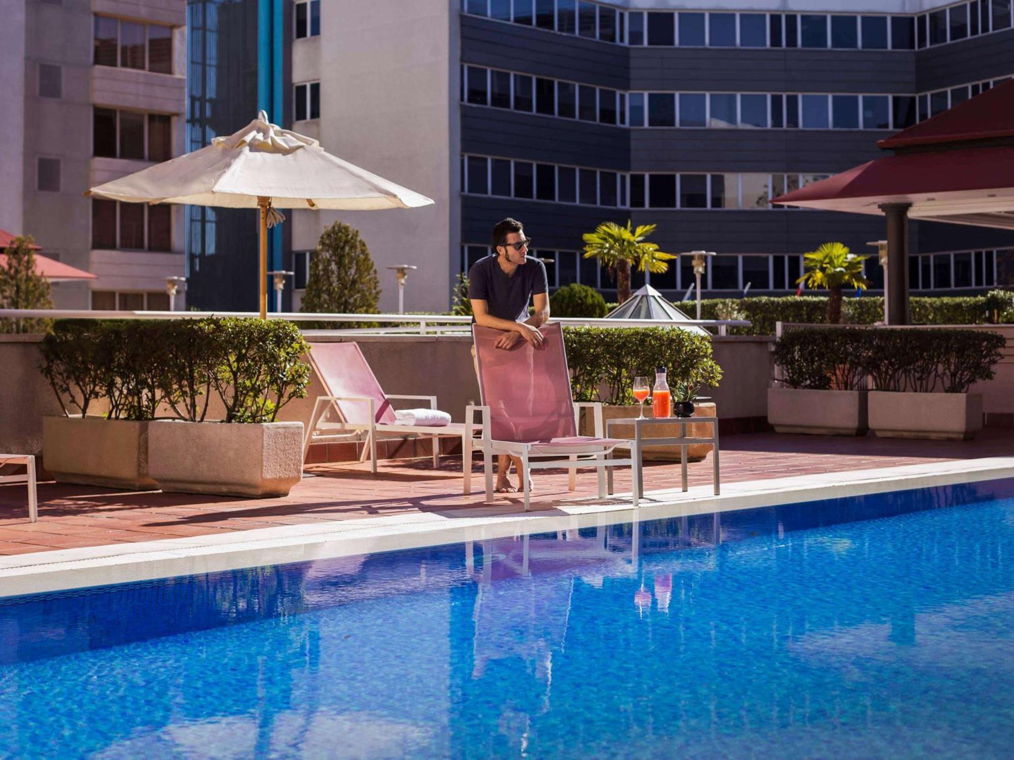 Pullman Madrid Airport & Feria Hotel Exterior foto