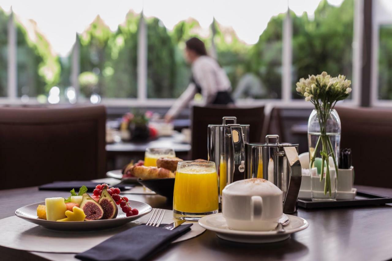 Pullman Madrid Airport & Feria Hotel Exterior foto
